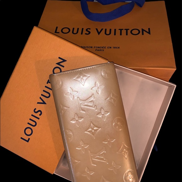 AUTHENTICATED Louis Vuitton long wallet - Picture 8 of 16